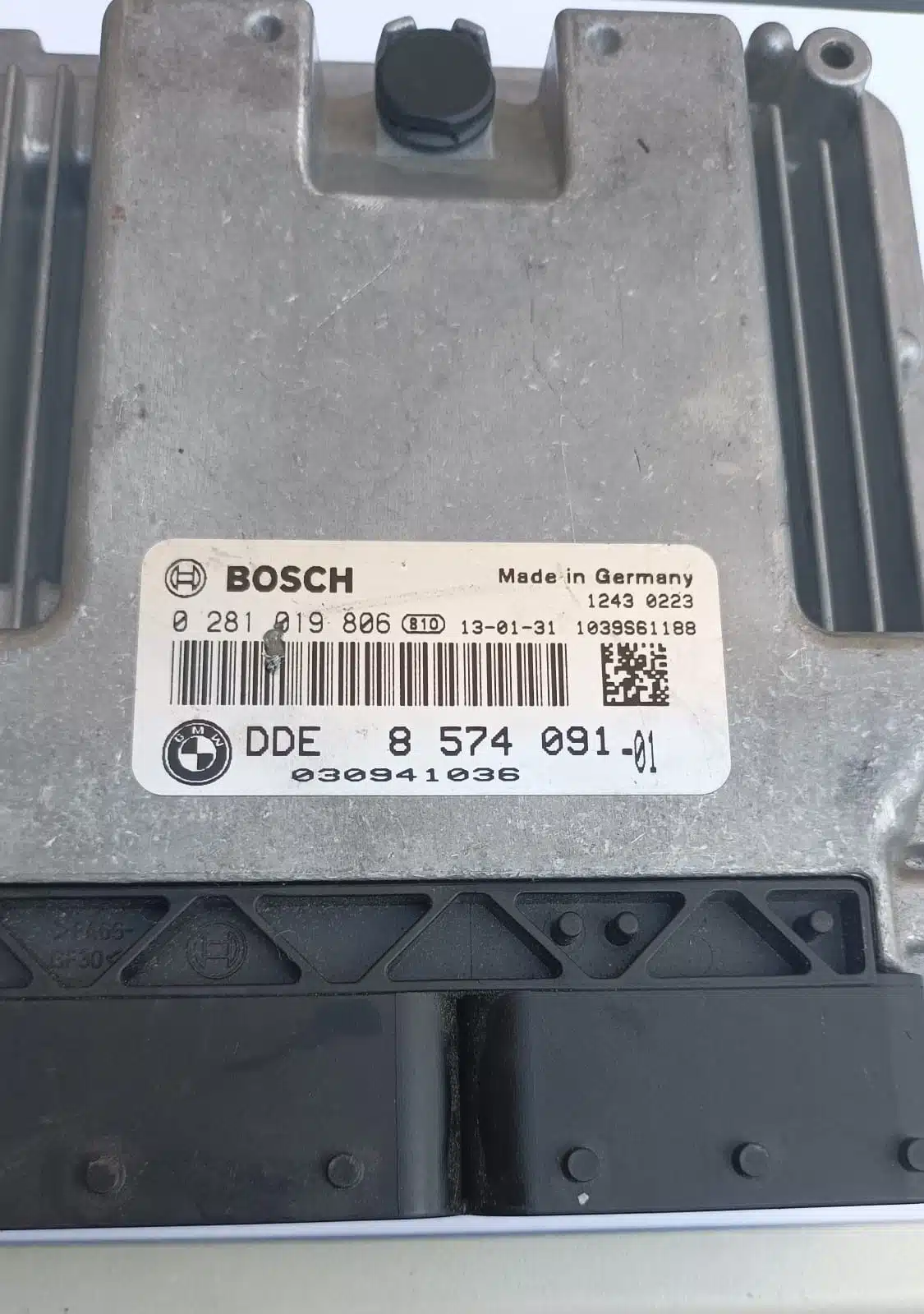 Calculateur moteur BMW DDE8574091-01 Bosch 0281019806 – Image 2